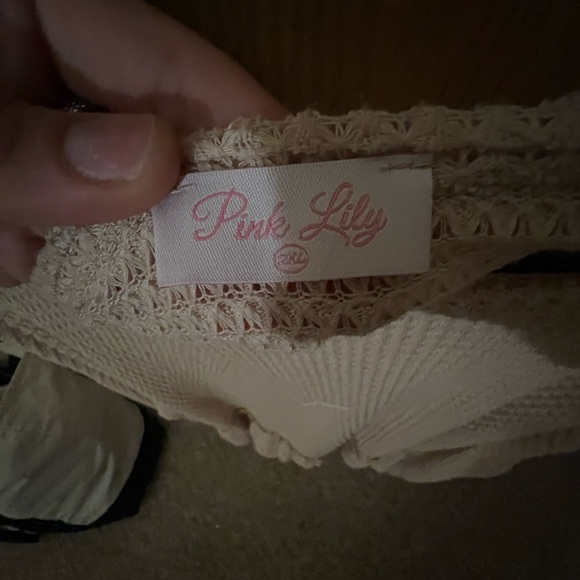 Pink Lily Rattan sweater with comfy balloonish sleeves - Picture 3 of 3